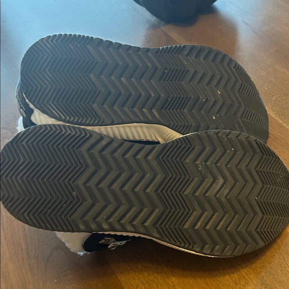 Women's Black and White Fur-Lined Sneakers - Picture 5 of 6